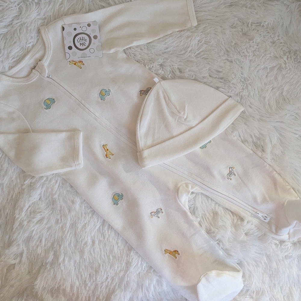🦒Little Me White Baby Footie with zoo Animals ! Includes Hat NWT 🦒